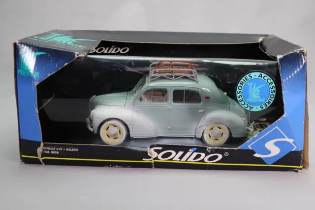 LJ752 SOLIDO PRESTIGE 8609 1/18 1:18 Voiture Renault 4CV avec galerie ski luge
