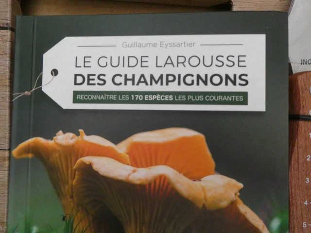 COFFRET CADEAU - Guide des champignons + couteau LAROUSSE EUR 10,00