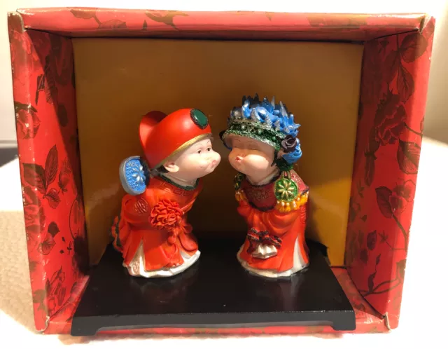 TRADITIONAL CHINESE WEDDING Kissing Bride Groom Couple Resin FIGURINES