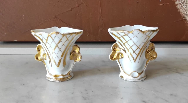 Ancienne Paire de Vases d'Eglise ou de Mariés en Porcelaine de Paris Décor Or 2