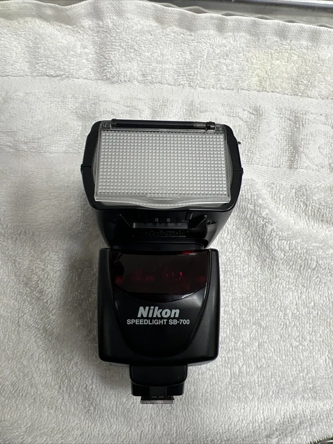 Nikon sb-700 af speedlight flash with box.