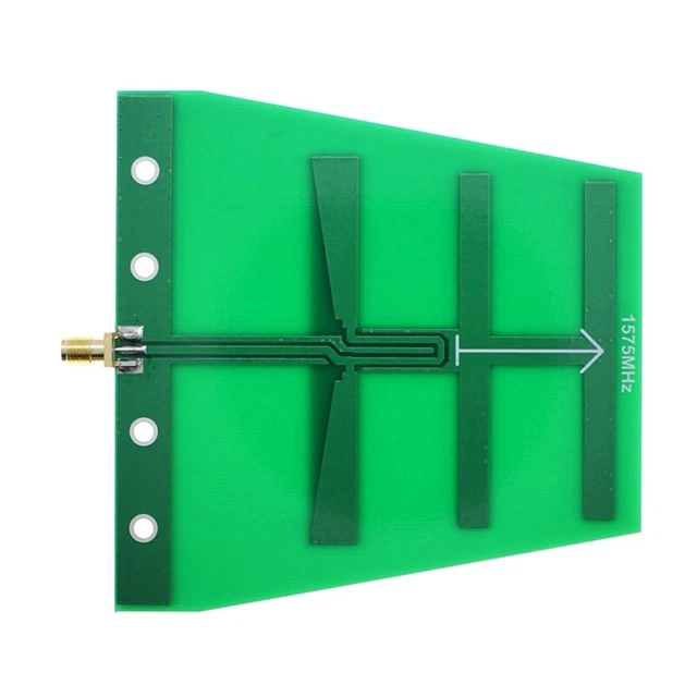 PANNELLO ANTENNA 2,4 GHz 14 DBI Estensore Direzionale WiFi Alto PANNELLO ANTENNA 2,4 GHz 14 DBI Estensore Direzionale WiFi Alto