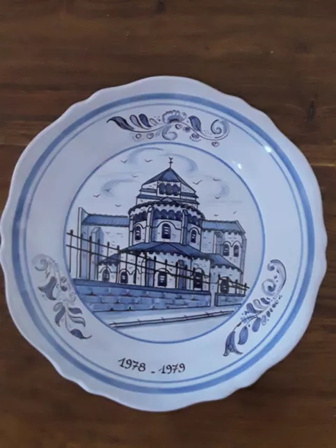 ASSIETTE FAIENCE DE NEVERS C. BERNARD & S. LUCET Eglise Saint Pierre 1978 Bleu