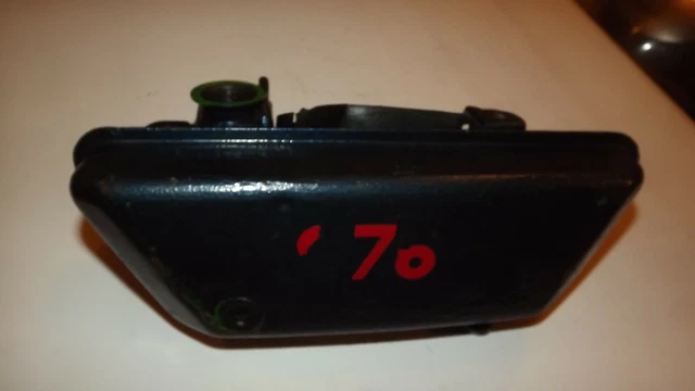 YAMAHA 125 DTE, 125 DTF. Réservoir d'huile support de batterie.