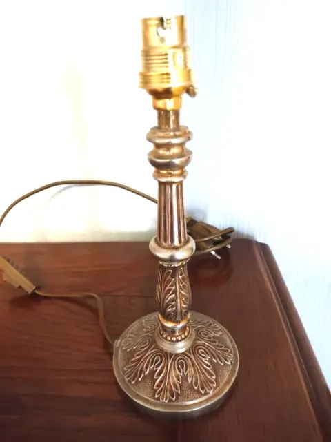 Pied de lampe de table convexe en métal Steinhauer Laiton bronze 