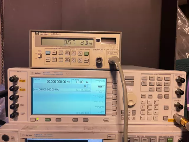 HP Agilent Keysight E4438C ESG Vector Signal Generator (250kHz-6GHz)