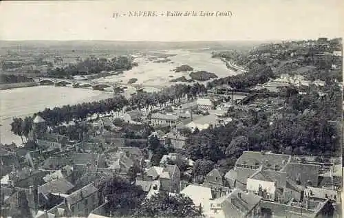 58 - cpa - NEVERS - Vallée de la Loire