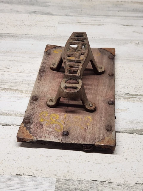 ANTIQUE VINTAGE CAST Iron Star Shoe Shine Stand Foot Rest Box Lid Only ...