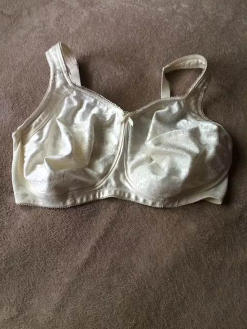 Aviana Soft Cup Bra Style 2353 - White - 32G : : Clothing, Shoes &  Accessories