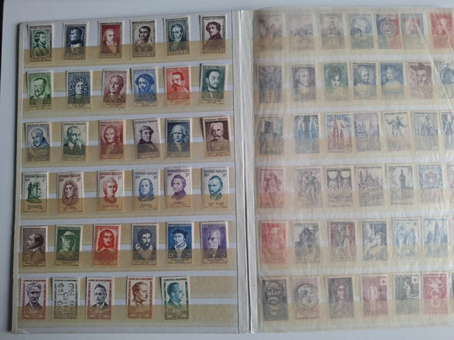 Lot De 200 Timbres De La Communauté Française - TTBE