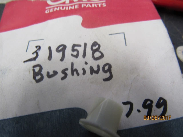 New  Omc Oem  Johnson Evinrude Bushing 319518