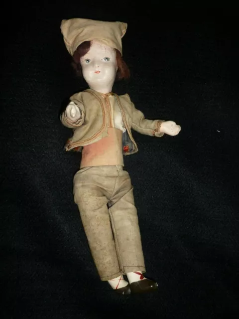 poupée très ancienne 26 cms élastiques aux membres et à la tête bon état