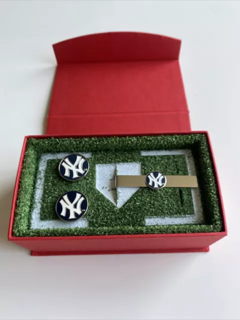 New Officially Licensed MLB Cufflinks And Tie Bar Set - NY Yankees