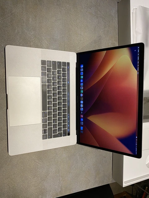 Apple MacBook Pro 15,4" Touch Bar (256GB SSD, Intel Core i7 7a generazione, 2,8 4