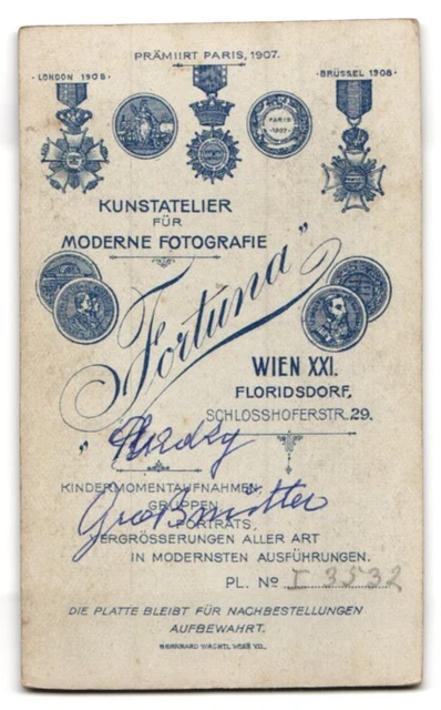 Photography Atelier Fortuna, Vienna XXI., Schlosshofferstrasse 29, woman with strict 2