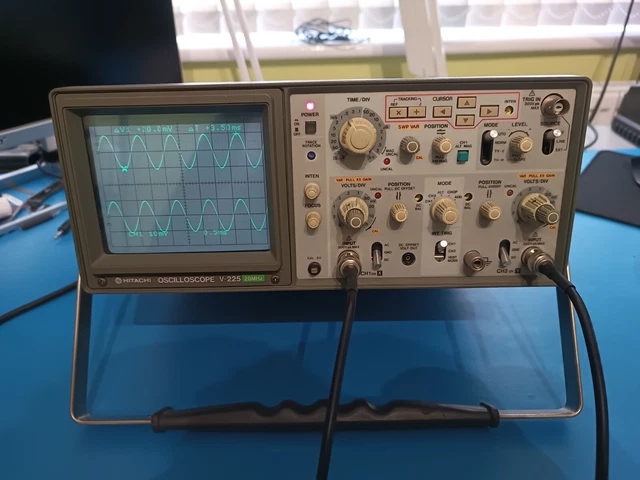 Hitachi V-225, 20 MHz analogue oscilloscope, great condition