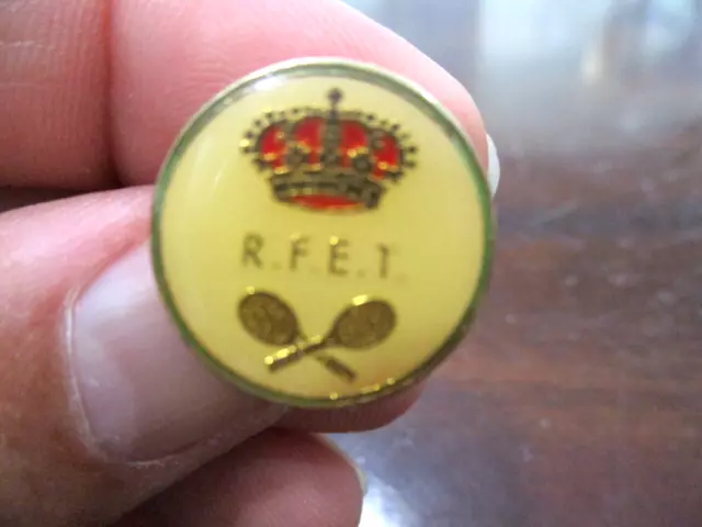 R.F.E.T. Royal Spanish Tennis Federation SOUVENIR COLLECTIBLE enamel rare   PIN