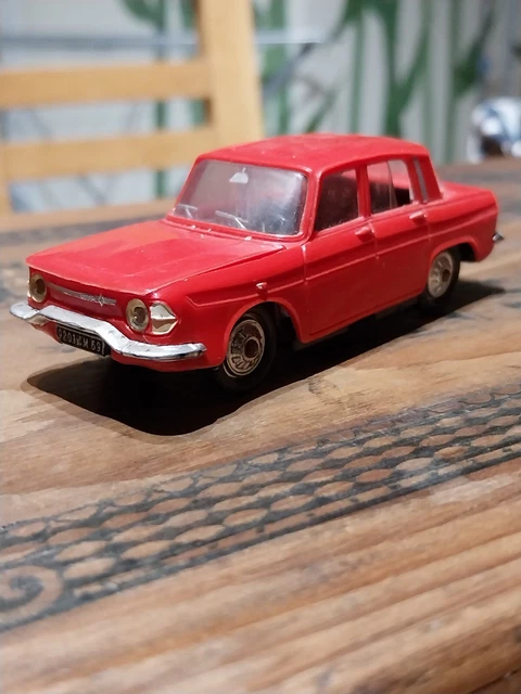 Rare ancienne Norev Plastique Renault R 10 no Minialuxe Clé Bonux