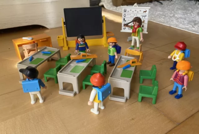 Playmobil Klasse Klassenzimmer Schule mit Kindern Lehrerin und Zubehör