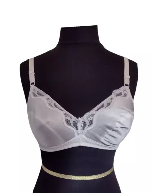 Vintage Vanity Fair Bra Off White Lace  Style 72-278 34B