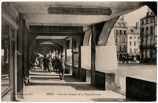 CPA 57 - METZ (Moselle) - Under the arcades of Place Saint-Louis