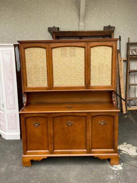 Vintage RCA Victor Victrola Cabinet Console Hutch Stereo, Record Player & Casset