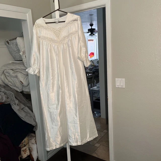 Vtg Sophia Morgan Women Sz Large  Satin   Nightgown Ivory Color