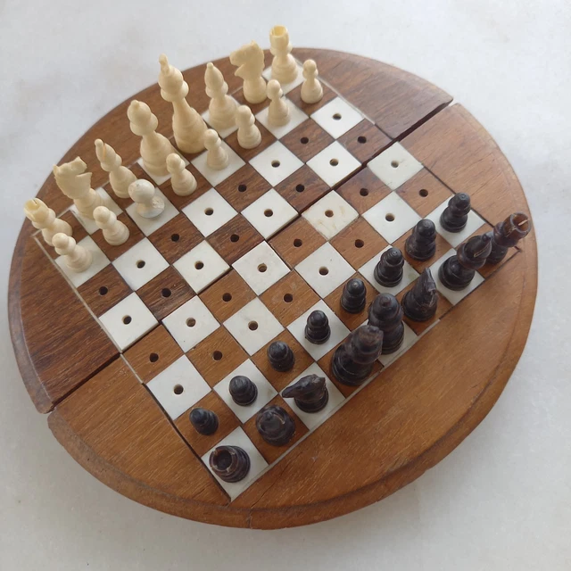 Ancien JEU D'ÉCHECS, avec ECHIQUIER (Gebraucht) in Le Locle für CHF 25