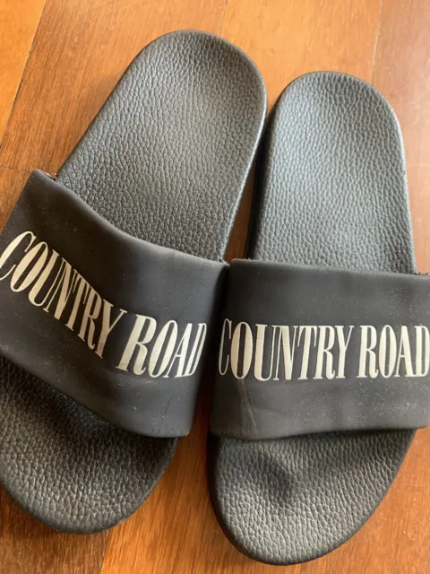 BNWT: Country Road, Boys Navy Logo Slide, size 33 RRP $34.95