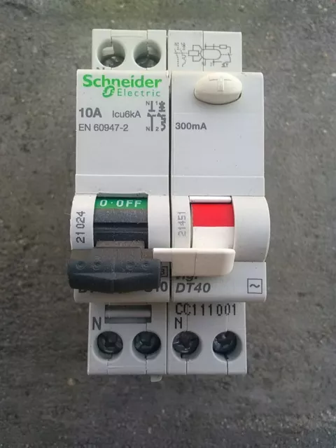 1 disjoncteur différentiel DT40 K Schneider 40A 30mA courbe C type AC  A9N21206