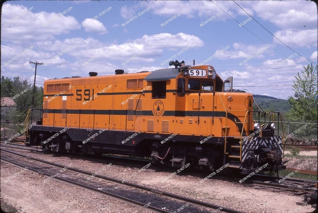 ORIG SLIDE Maine Central 591 GP7R switcher LD-1 Original Kodachrome slide pr