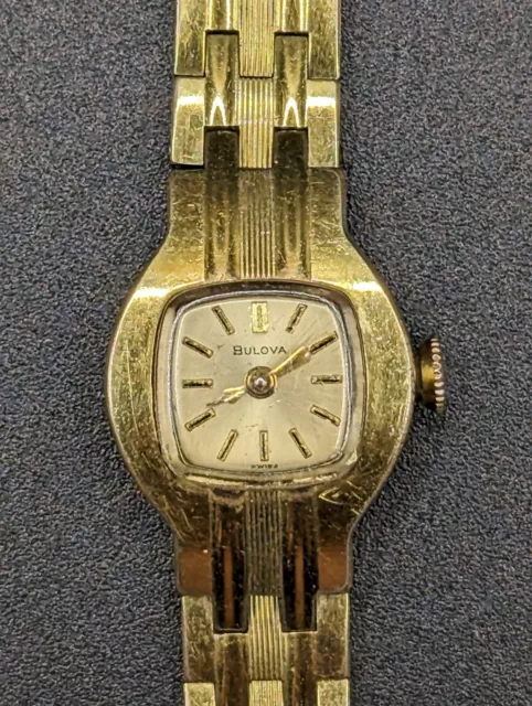 Vintage 1973 Bulova Womens Manual Watch 17 Jewels RUNS! Small Model Gold Plate?