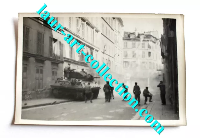Photo Argentique - La Liberation De Paris 1944 - Tires & Char De Combat Allemand