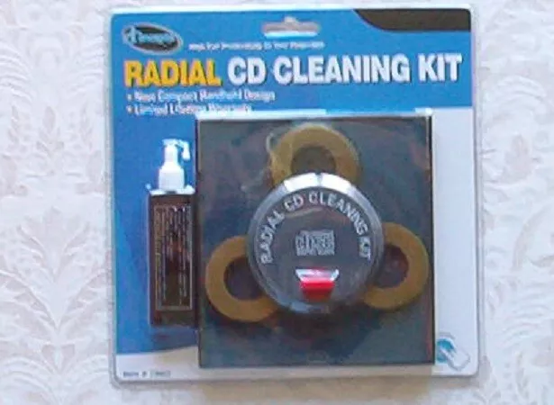 iConcepts Radial CD / DVD Cleaning Kit (Compact Handheld Design)