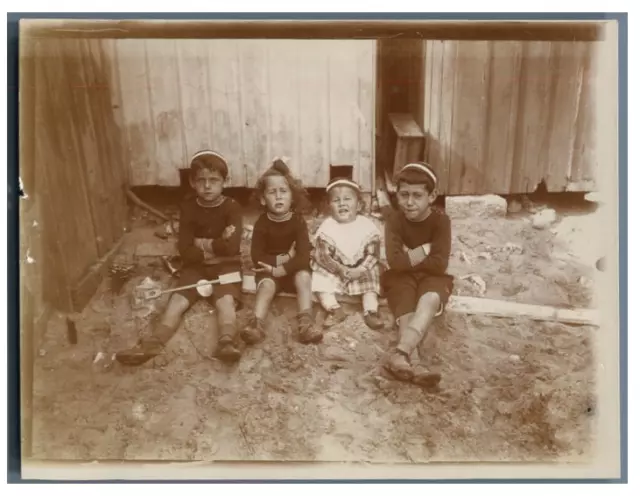 France, Wimereux, Scène sur la plage Vintage silver print.  Tirage argentique