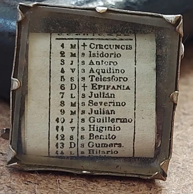 Très rare ancien bouton de col : calendrier ( fin XIXe - début XXe )