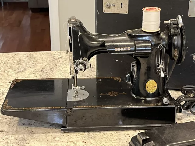 Vintage Singer 221-1 Featherweight Sewing Machine READ DESCRIPTION - AS IS
