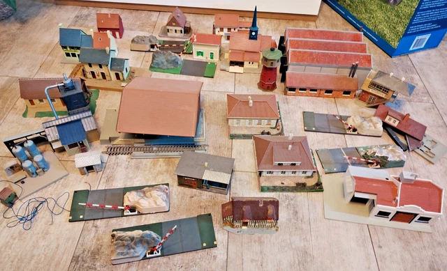 Lot De 2 Maquettes VERO Ho + 2 Maisons à Colombages - Gare De Borsdorf Et Bâtiments Complets - Occasion
