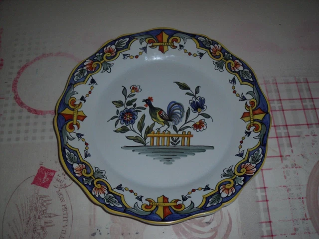 Assiette ancienne Rouen décor coq signée