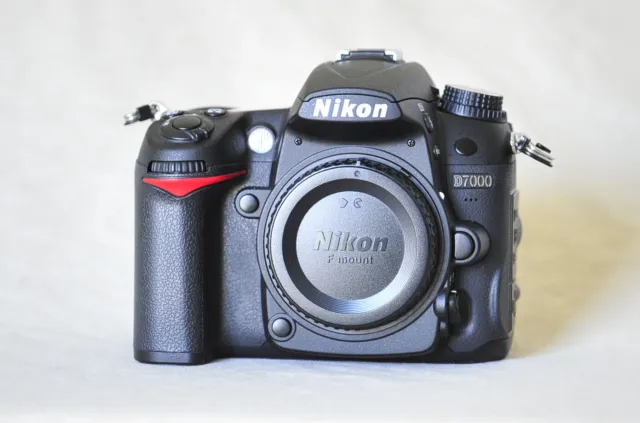 Nikon D D7000 16.2 MP Digital SLR Camera - Black.  2237 Shutter Clicks