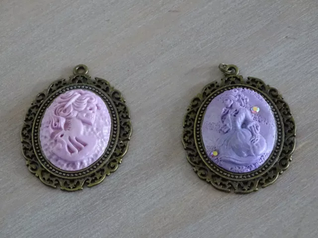 2 Große Anhänger Bronze Lila Violett Lavendel-Farben Kamee Cameo Camee Gemme