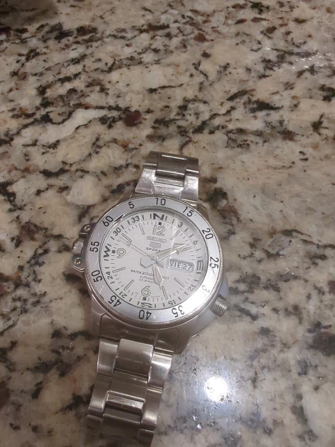 Mens Seiko 5 Sports Diver Atlas Land Shark Automatic Watch