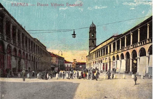 2481) Faenza (Ravenna) Piazza Vittorio Emanuele, Animata.