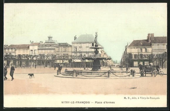 CPA Vitry-le-François, Place d´Armes, vue partielle grosser Platz avec des pass