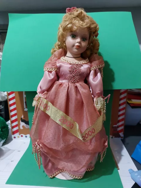 HERITAGE SIGNATURE COLLECTION DOLL 2000 MILLENIUM DOLL CRYSTAL 16" Pre-owned