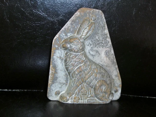 **alte antike Schokoladenform  sitzender Hase  um 1950