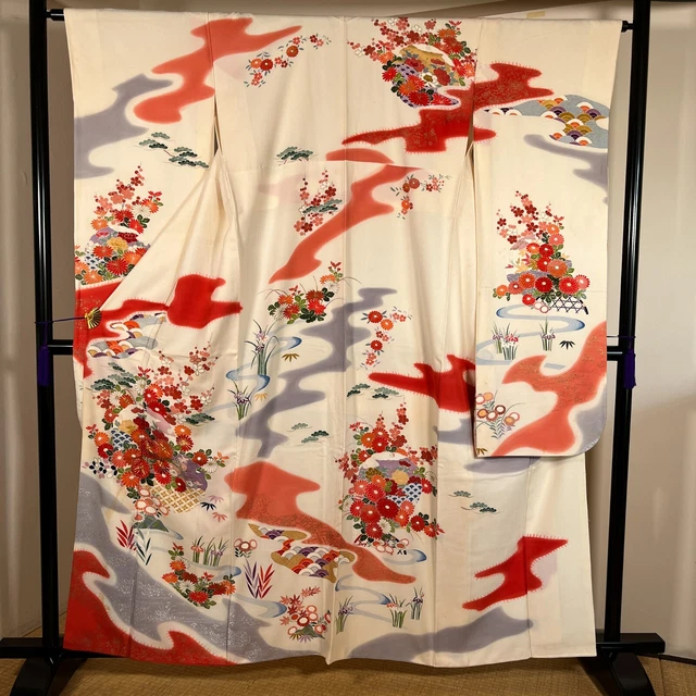 K3011172 Japanese Kimono Silk Furisode Embroidery