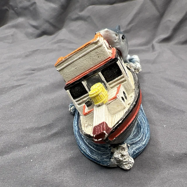 Penn Plax Jaws Offl. Lic. Aquarium Decoration Boat Attack Freshwater Safe