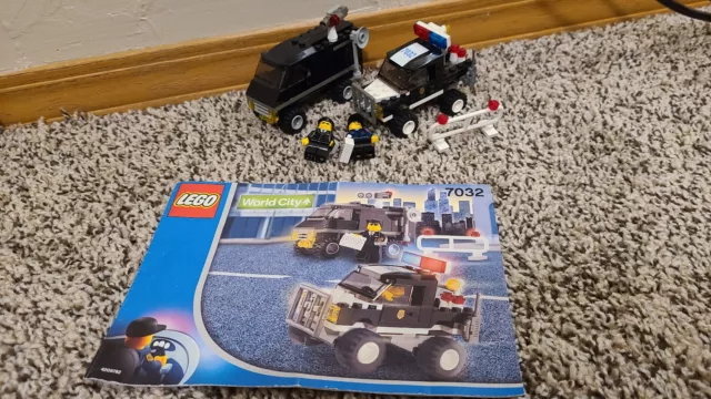 LEGO World City 7032: Police 4WD & Undercover Van 100% Complete - Minifigs/Book