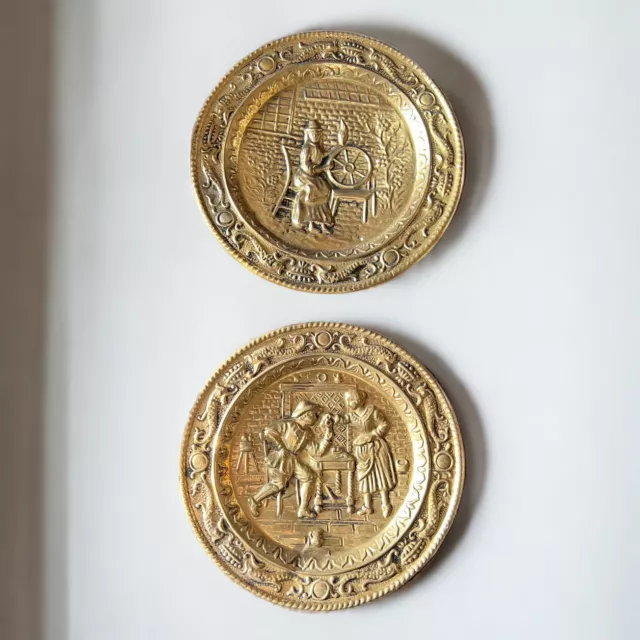 Vintage Peerage England Brass Relief 8 Inch Wall Plates Tavern Set Of 2